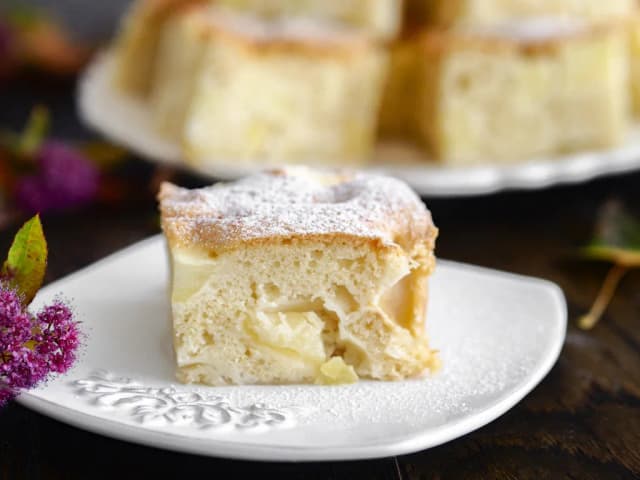 Szybkie ciasto z jabłkami przepis Joli, które zawsze się udaje Szybkie ciasto z jabłkami przepis Joli, które zawsze się udaje