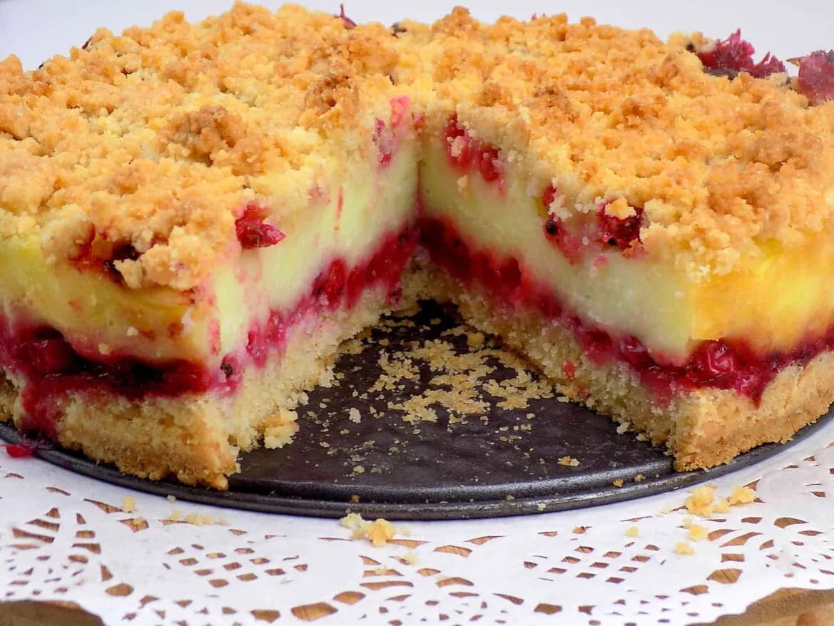 Przepis na ciasto z porzeczkami i budyniem, które zachwyci każdego Przepis na ciasto z porzeczkami i budyniem, które zachwyci każdego